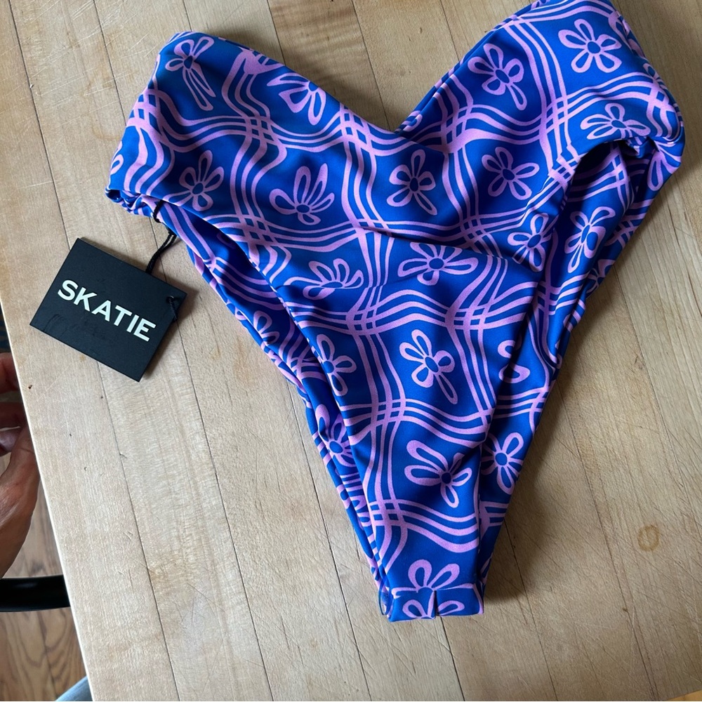 Skatie swim size XS hermosa MELI